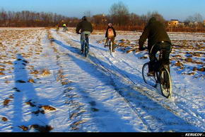 KERUCOV .ro - Fotografie si Jurnale de Calatorie - Traseu MTB Bucuresti - Padurea Cornetu - Lacul Mihailesti - Domnesti de Andrei Vocurek