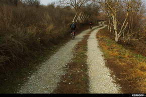 KERUCOV .ro - Fotografie si Jurnale de Calatorie - Traseu MTB Tancabesti - Balteni - Manastirea Tiganesti de Andrei Vocurek