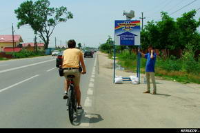 KERUCOV .ro - Fotografie si Jurnale de Calatorie - Traseu MTB Bucuresti - Clinceni la TransilvAero Show 2011 de Andrei Vocurek