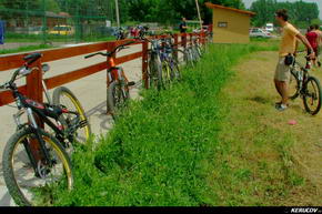 KERUCOV .ro - Fotografie si Jurnale de Calatorie - Traseu MTB Bucuresti - Clinceni la TransilvAero Show 2011 de Andrei Vocurek