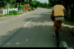 KERUCOV .ro - Fotografie si Jurnale de Calatorie - Traseu MTB Bucuresti - Clinceni la TransilvAero Show 2011 de Andrei Vocurek