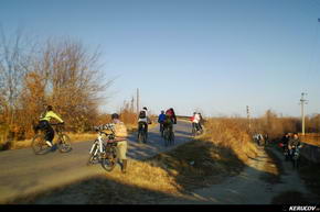 KERUCOV .ro - Fotografie si Jurnale de Calatorie - Traseu MTB Bucuresti - Padurea Cornetu - Lacul Mihailesti de Andrei Vocurek