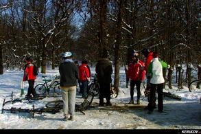 KERUCOV .ro - Fotografie si Jurnale de Calatorie - Traseu MTB Bucuresti - Cernica - Manastirea Cernica - Padurea Cernica prin zapada de Andrei Vocurek