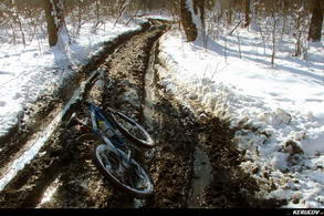 KERUCOV .ro - Fotografie si Jurnale de Calatorie - Traseu MTB Bucuresti - Cernica - Manastirea Cernica - Padurea Cernica prin zapada de Andrei Vocurek