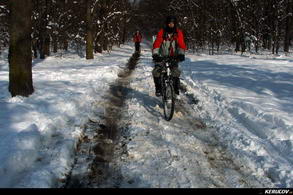 KERUCOV .ro - Fotografie si Jurnale de Calatorie - Traseu MTB Bucuresti - Cernica - Manastirea Cernica - Padurea Cernica prin zapada de Andrei Vocurek