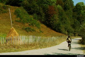 KERUCOV .ro - Fotografie si Jurnale de Calatorie - Traseu MTB Merisor - Dealu Babii - via DJ 666 - Vulcan - Aninoasa de Andrei Vocurek