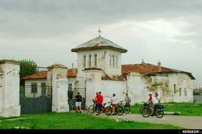 KERUCOV .ro - Fotografie si Jurnale de Calatorie - Traseu MTB Plataresti - Pitigaia - NH Balaceanca - Cernica de Andrei Vocurek