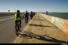 KERUCOV .ro - Fotografie si Jurnale de Calatorie - Traseu MTB Bucuresti - Bragadiru - Lacul Mihailesti de Andrei Vocurek