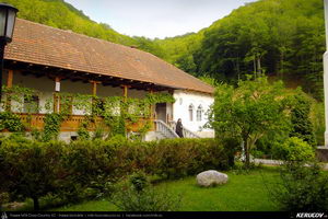 Trasee cu bicicleta MTB XC - Traseu MTB Caciulata - Valea Pausa - Manastirea Stanisoara - Manastirea Turnu - Calimanesti (Parcul National Cozia) de Andrei Vocurek