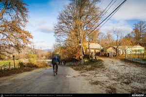 Trasee cu bicicleta MTB XC - Traseu MTB Fieni - Runcu - Raul Alb - Sipot - Vulcana Bai - Sotanga - Targoviste (Schitul Bunea si Padurea Vulcana) de Andrei Vocurek
