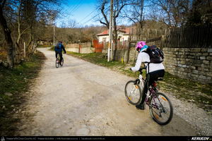 Trasee cu bicicleta MTB XC - Traseu MTB Fieni - Runcu - Raul Alb - Sipot - Vulcana Bai - Sotanga - Targoviste (Schitul Bunea si Padurea Vulcana) de Andrei Vocurek