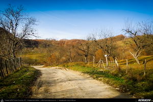 Trasee cu bicicleta MTB XC - Traseu MTB Fieni - Runcu - Raul Alb - Sipot - Vulcana Bai - Sotanga - Targoviste (Schitul Bunea si Padurea Vulcana) de Andrei Vocurek