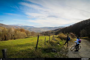 Trasee cu bicicleta MTB XC - Traseu MTB Fieni - Runcu - Raul Alb - Sipot - Vulcana Bai - Sotanga - Targoviste (Schitul Bunea si Padurea Vulcana) de Andrei Vocurek