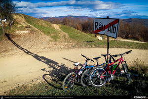 Trasee cu bicicleta MTB XC - Traseu MTB Fieni - Runcu - Raul Alb - Sipot - Vulcana Bai - Sotanga - Targoviste (Schitul Bunea si Padurea Vulcana) de Andrei Vocurek