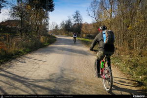 Trasee cu bicicleta MTB XC - Traseu MTB Fieni - Runcu - Raul Alb - Sipot - Vulcana Bai - Sotanga - Targoviste (Schitul Bunea si Padurea Vulcana) de Andrei Vocurek