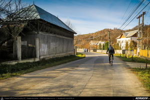 Trasee cu bicicleta MTB XC - Traseu MTB Fieni - Runcu - Raul Alb - Sipot - Vulcana Bai - Sotanga - Targoviste (Schitul Bunea si Padurea Vulcana) de Andrei Vocurek