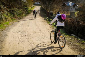 Trasee cu bicicleta MTB XC - Traseu MTB Fieni - Runcu - Raul Alb - Sipot - Vulcana Bai - Sotanga - Targoviste (Schitul Bunea si Padurea Vulcana) de Andrei Vocurek
