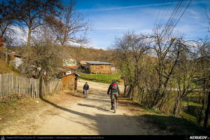 Trasee cu bicicleta MTB XC - Traseu MTB Fieni - Runcu - Raul Alb - Sipot - Vulcana Bai - Sotanga - Targoviste (Schitul Bunea si Padurea Vulcana) de Andrei Vocurek