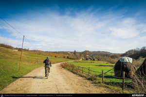 Trasee cu bicicleta MTB XC - Traseu MTB Fieni - Runcu - Raul Alb - Sipot - Vulcana Bai - Sotanga - Targoviste (Schitul Bunea si Padurea Vulcana) de Andrei Vocurek