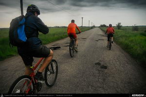 Trasee cu bicicleta MTB XC - Traseu MTB Gaesti - Slobozia - Glavacioc - Negrasi - Mozacu - Rascaeti - Gaesti (Manastirea Glavacioc si Poiana cu narcise Negrasi) de Andrei Vocurek