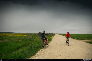 Trasee cu bicicleta MTB XC - Traseu MTB Gaesti - Slobozia - Glavacioc - Negrasi - Mozacu - Rascaeti - Gaesti (Manastirea Glavacioc si Poiana cu narcise Negrasi) de Andrei Vocurek