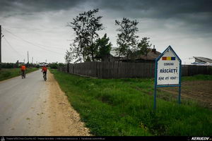 Trasee cu bicicleta MTB XC - Traseu MTB Gaesti - Slobozia - Glavacioc - Negrasi - Mozacu - Rascaeti - Gaesti (Manastirea Glavacioc si Poiana cu narcise Negrasi) de Andrei Vocurek