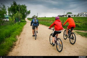 Trasee cu bicicleta MTB XC - Traseu MTB Gaesti - Slobozia - Glavacioc - Negrasi - Mozacu - Rascaeti - Gaesti (Manastirea Glavacioc si Poiana cu narcise Negrasi) de Andrei Vocurek