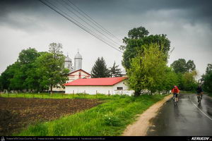 Trasee cu bicicleta MTB XC - Traseu MTB Gaesti - Slobozia - Glavacioc - Negrasi - Mozacu - Rascaeti - Gaesti (Manastirea Glavacioc si Poiana cu narcise Negrasi) de Andrei Vocurek