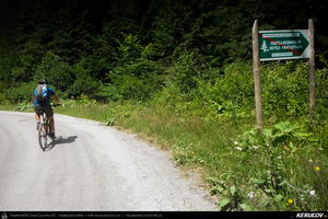 Trasee cu bicicleta MTB XC - Traseu MTB Muntii Latoritei: Gara Lotru - Brezoi - Valea lui Stan - Malaia - Ciungetu - Petrimanu (Lacul Bradisor - Lacul Malaia - Valea Latoritei - Lacul Petrimanu - Lacul Galbenu) de Andrei Vocurek