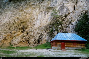 Trasee cu bicicleta MTB XC - Traseu MTB Masivul Piatra Craiului: Zarnesti - Cabana Gura Raului - Prapastiile Zarnestilor - spre Cabana Curmatura (varianta familie, copil de 1 an) de Andrei Vocurek