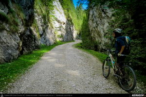 Trasee cu bicicleta MTB XC - Traseu MTB Masivul Piatra Craiului: Zarnesti - Cabana Gura Raului - Prapastiile Zarnestilor - spre Cabana Curmatura (varianta familie, copil de 1 an) de Andrei Vocurek
