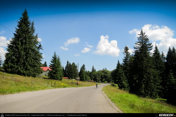 Trasee cu bicicleta MTB XC - Traseu MTB Muntii Postavaru: Predeal - Cabana Trei Brazi - Cabana Poiana Secuilor (varianta familie, copil de 1 an) de Andrei Vocurek