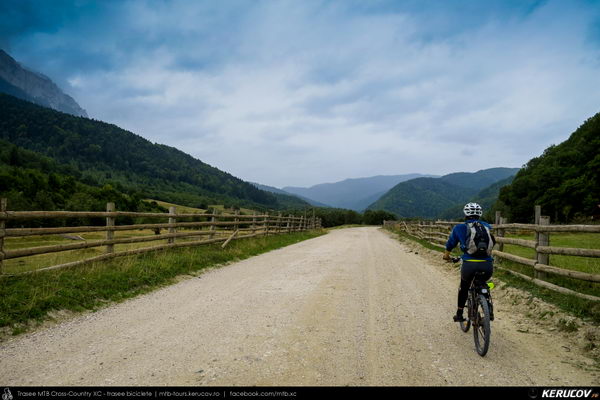 Traseu MTB Zarnesti - Valea Barsei - Cabana Plaiul Foii - Zarnesti (varianta familie, copil de 1 an) - KERUCOV .ro © 2007 - 2025 || #traseecubicicleta #mtb #ssp