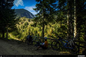 Trasee cu bicicleta MTB XC - Traseu MTB Zarnesti - Magura - Pestera - Moieciu - Bran - Predelut - Zarnesti (varianta familie, copil de 2 ani) de Andrei Vocurek