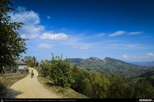 Trasee cu bicicleta MTB XC - Traseu MTB Zarnesti - Magura - Pestera - Moieciu - Bran - Predelut - Zarnesti (varianta familie, copil de 2 ani) de Andrei Vocurek