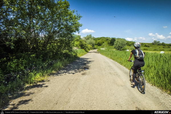 Trasee cu bicicleta MTB XC - Traseu MTB Nocrich - Ghijasa de Jos - Nocrich - Tichindeal - Nocrich (varianta familie, copil de 2 ani) de Andrei Vocurek