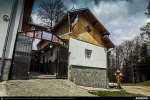 Trasee cu bicicleta MTB XC - Traseu MTB Muntii Bucegi: Sinaia - Cota 1400 - Stana Regala / Poiana Stanii - Sinaia (Schitul Sfanta Ana, Stancile Franz Joseph, Stanca Sfanta Ana, Castelul Peles) de Andrei Vocurek