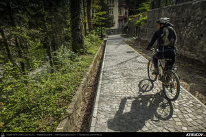 Trasee cu bicicleta MTB XC - Traseu MTB Muntii Bucegi: Sinaia - Cota 1400 - Stana Regala / Poiana Stanii - Sinaia (Schitul Sfanta Ana, Stancile Franz Joseph, Stanca Sfanta Ana, Castelul Peles) de Andrei Vocurek