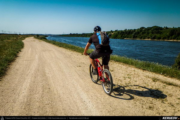 Traseu MTB Medgidia - Poarta Alba - Murfatlar - Straja - Baraganu - Lanurile - Ciocarlia - Valea Dacilor - Medgidia (Canalul Dunare - Marea Neagra - Monumentul Tineretului de la Straja) - KERUCOV .ro © 2007 - 2025 || #traseecubicicleta #mtb #ssp