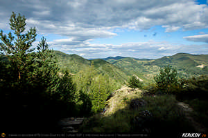 Trasee cu bicicleta MTB XC - Traseu MTB Poienile - Patarlagele - Colti - Ulmet - Bozioru - Muscelu-Caramanesti - Valea Sibiciului - Poienile: Babele de la Ulmet / trovanti de Andrei Vocurek