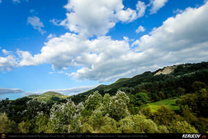 Trasee cu bicicleta MTB XC - Traseu MTB Poienile - Patarlagele - Colti - Ulmet - Bozioru - Muscelu-Caramanesti - Valea Sibiciului - Poienile: Babele de la Ulmet / trovanti de Andrei Vocurek
